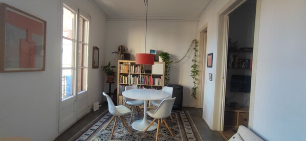 Dining - Flat in Gracia 15 minutes from Parc Guell and La Pedrera (Barcelona)