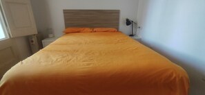 2 bedrooms, travel cot, WiFi, bed sheets