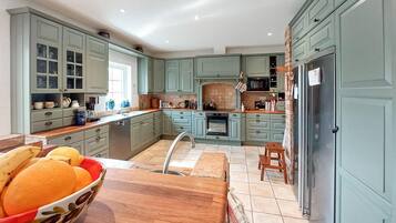 Réfrigérateur, four, plaque de cuisson, lave-vaisselle