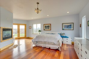 3 bedrooms, bed sheets