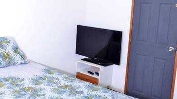 1 slaapkamer, een strijkplank/strijkijzer, internet, beddengoed