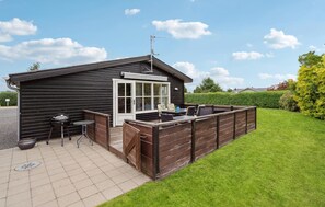 Outdoor dining - Nice home in Hejls with kitchen (Hejls)