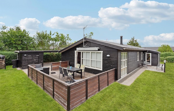 Outdoor dining - Nice home in Hejls with kitchen (Hejls)