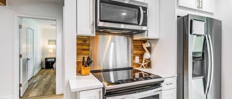 Fridge, microwave, stovetop, dishwasher