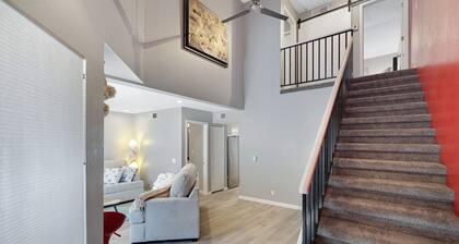 Across the street from the Fountain park area. 2 master suits, hot tub, pool