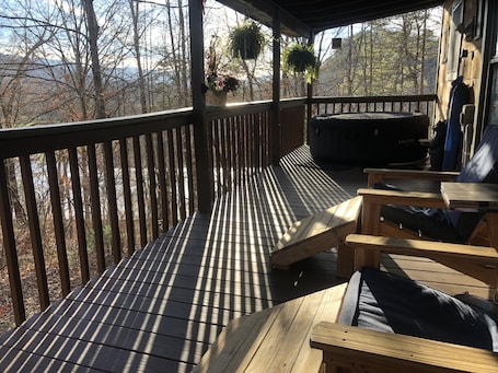 Terrace/patio. Less than 30 mins to Gatlinburg! Enjoy more nature and less traffic and crowds!