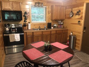 Fridge, microwave, oven, stovetop - Less than 30 mins to Gatlinburg! Enjoy more nature and less traffic and crowds! (Cosby)