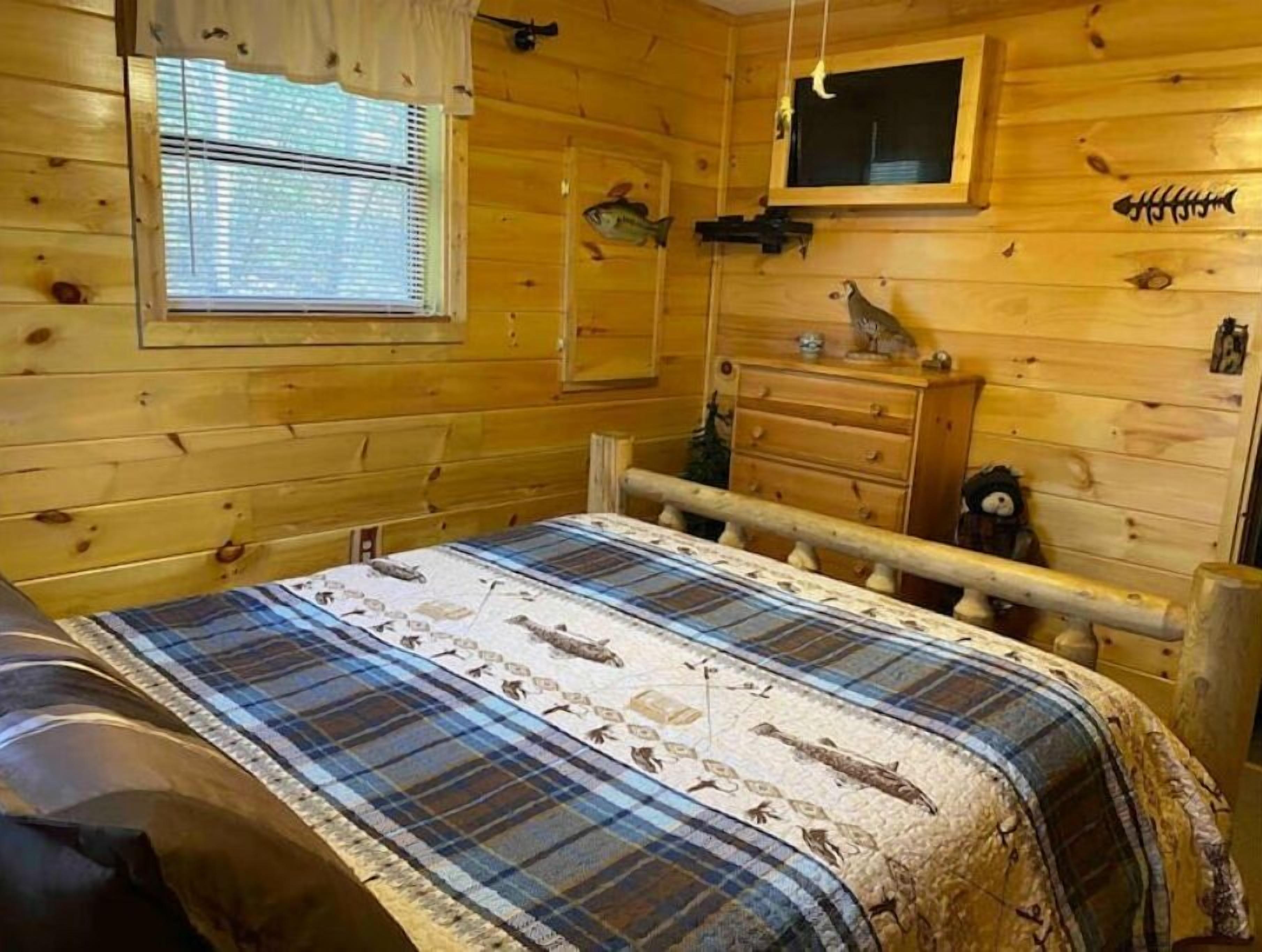 2 bedrooms, iron/ironing board, bed sheets