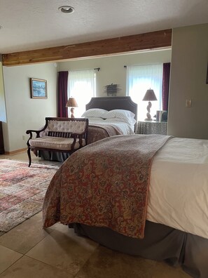 5 bedrooms, desk, iron/ironing board, travel cot