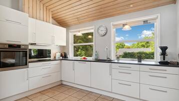 Fridge, dishwasher, coffee/tea maker