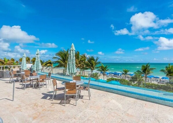 Outdoor dining - 42b Beachfront Marenas one bedroom apartment (Sunny Isles Beach)