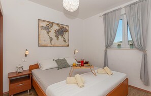 3 dormitorios, caja fuerte, wifi gratis y ropa de cama