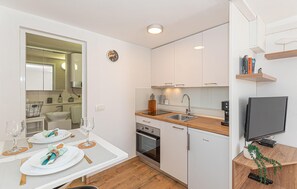 Fridge, oven, stovetop, dishwasher - Gorgeous home in Rogoznica (Rogoznica)