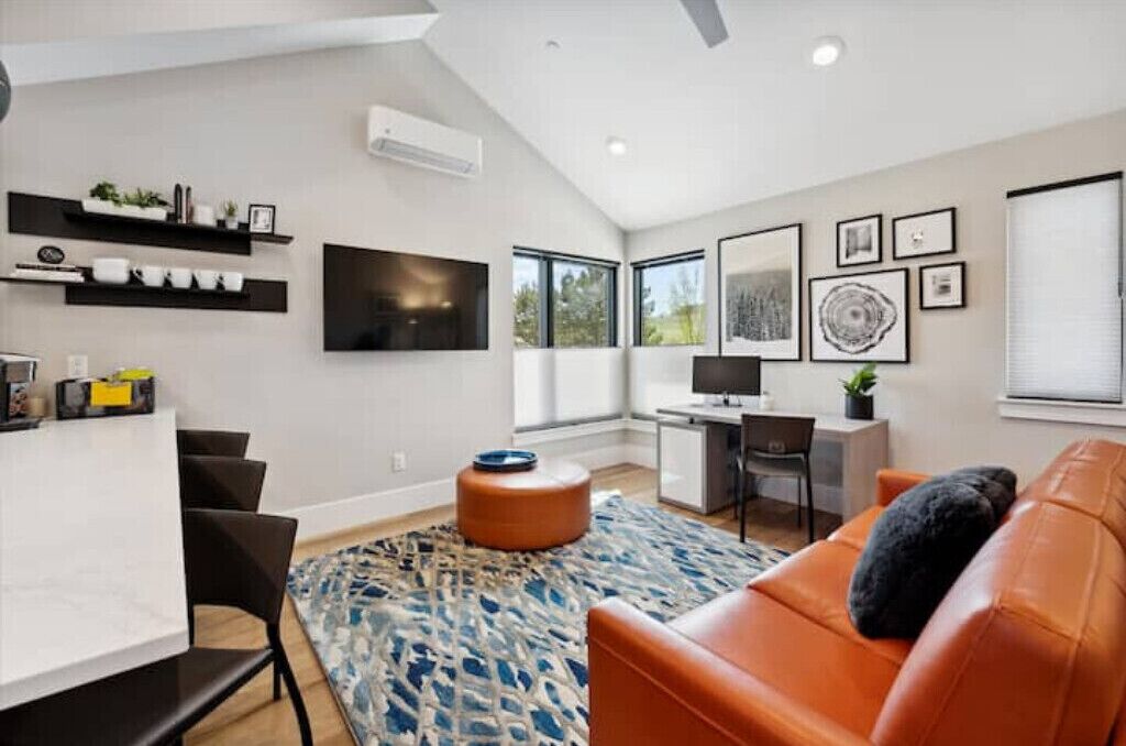 Urban Modern Guest House 