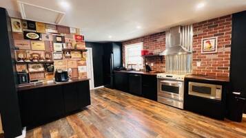 Mikrowelle, Ofen, Herdplatte, Geschirrspüler