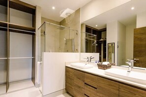 Shower, hair dryer, towels, toilet paper - Luxury Condo Near the Beach w/Access to Pool and Gym (Cabo San Lucas)
