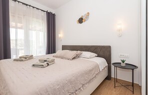 3 chambres, fer et planche à repasser, Wi-Fi gratuit, draps fournis