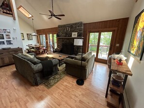TV, fireplace