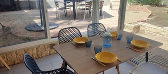 L'Olivier : 5 min de la mer, un jardin/terrasse clos en bordure de foret.