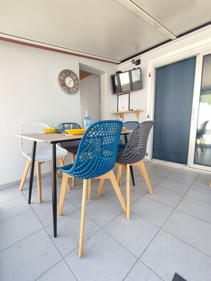 屋外ダイニングエリア