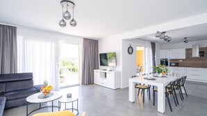 A modern apartment with a living room, dining area, and kitchen. - 2 bedroom stunning apartment in Molunat (Molunat)
