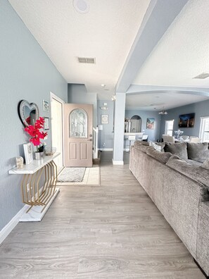 Interior - LUXERY VILLA 6 miles from DISNEY (Clermont)