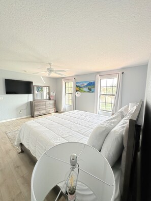 4 bedrooms, iron/ironing board, WiFi, bed sheets