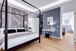 5 bedrooms, desk, soundproofing, iron/ironing board - Villa Chiara - a new Luxury Star is born in Rome! (Roma)