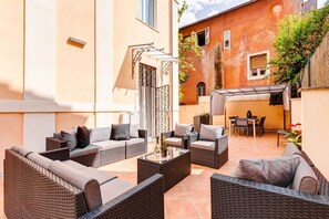 Outdoor dining - Villa Chiara - a new Luxury Star is born in Rome! (Roma)