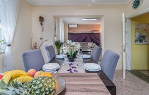 Dining - Beautiful apartment in Vrh Martinscice (Vrh Martinscice)
