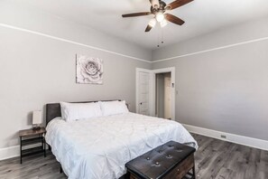 1 habitación, tabla de planchar con plancha y wifi 