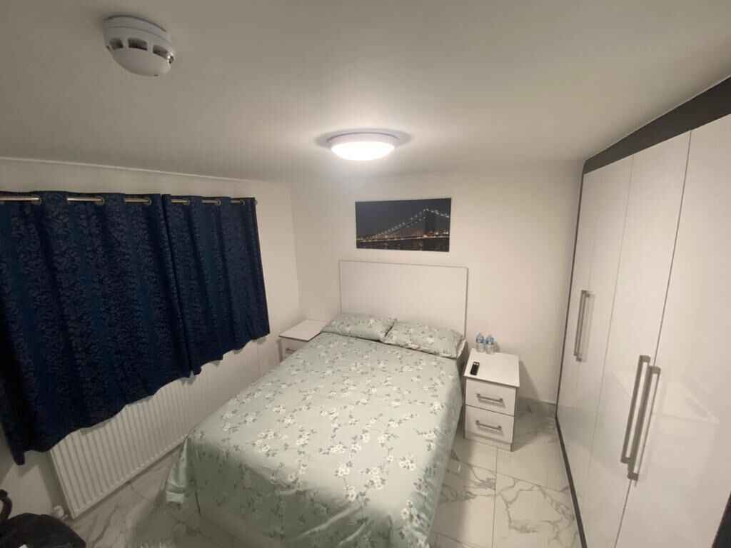 3 makuuhuonetta, työpöytä, silitysrauta/-lauta, ilmainen Wi-Fi