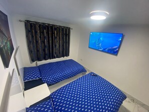 3 bedrooms, desk, iron/ironing board, free WiFi