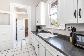 Fridge, microwave, oven, stovetop - Historic University 1 Bedroom! (Tucson)