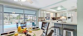 Cozy Oasis Screened Pool Picturesque Water Canal Views!