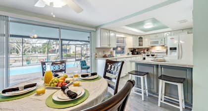 Cozy Oasis Screened Pool Picturesque Water Canal Views!