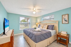 A bedroom with a bed, a ceiling fan, a TV, and a window with blinds. - Cozy Oasis Screened Pool Picturesque Water Canal Views! (Port Richey)