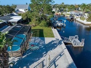 Property grounds - Cozy Oasis Screened Pool Picturesque Water Canal Views! (Port Richey)