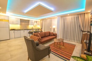 Luxury Apartment, 1 Bedroom, Sea View, Sea Facing | Living area