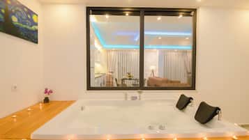 Luxury-Apartment, 1 Schlafzimmer, Meerblick, Meerseite | 1 Schlafzimmer, Bettwäsche aus ägyptischer Baumwolle