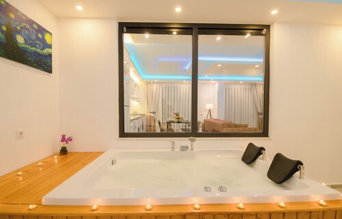 Mulberry Suit Aparts