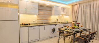 Mulberry Suit Aparts