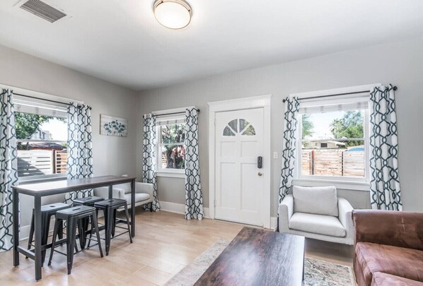 TV - Historic University Wildcat Suite (Tucson)