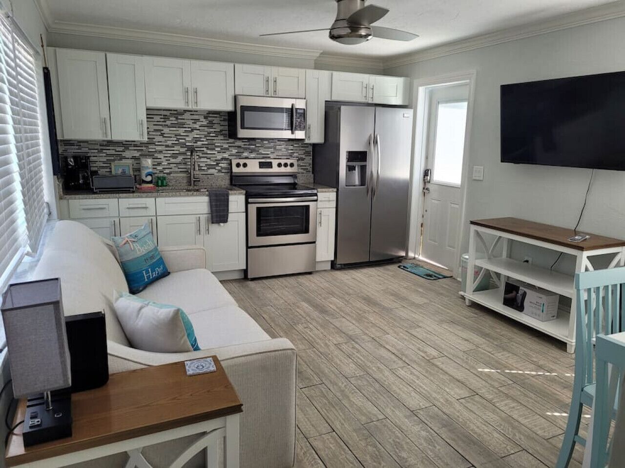 Cheerful, Pet Friendly, One Bedroom, Walk to Beach
