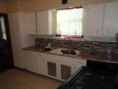 15 minutes from Downtown, PNC Park, 5 minutes from Monroeville
