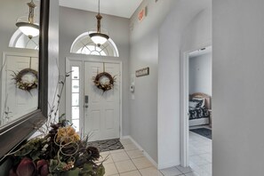 Interior - Close to Disney and golf.  Beautiful home with gas heated south facing pool (Haines City)