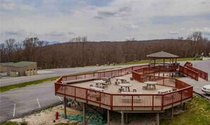Outdoor dining - Adventure Awaits! Hike, ski, bike, golf & relax! (Beech Mountain)
