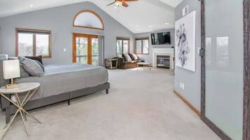 4 多间卧室、办公桌、熨斗/熨衣板、旅行婴儿床