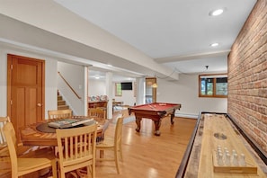 Games room - mountain cabin - walk/drive 2 Lake & SKI w/3 family rm/LINENS/HOTTUB/GAMES/GRILL (Lake Harmony)