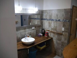 Douche, serviettes fournies